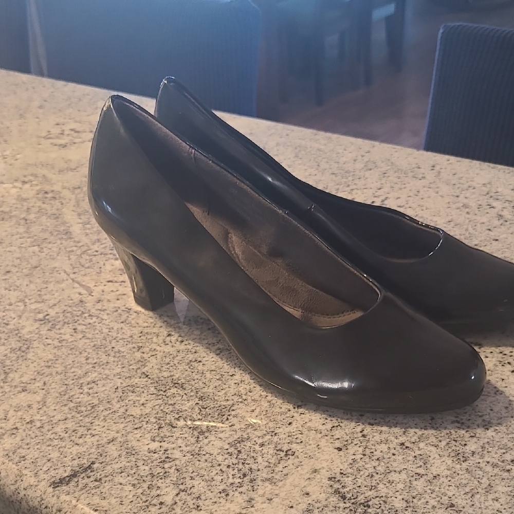AEROSOLES Black Patent Pumps Sz 8